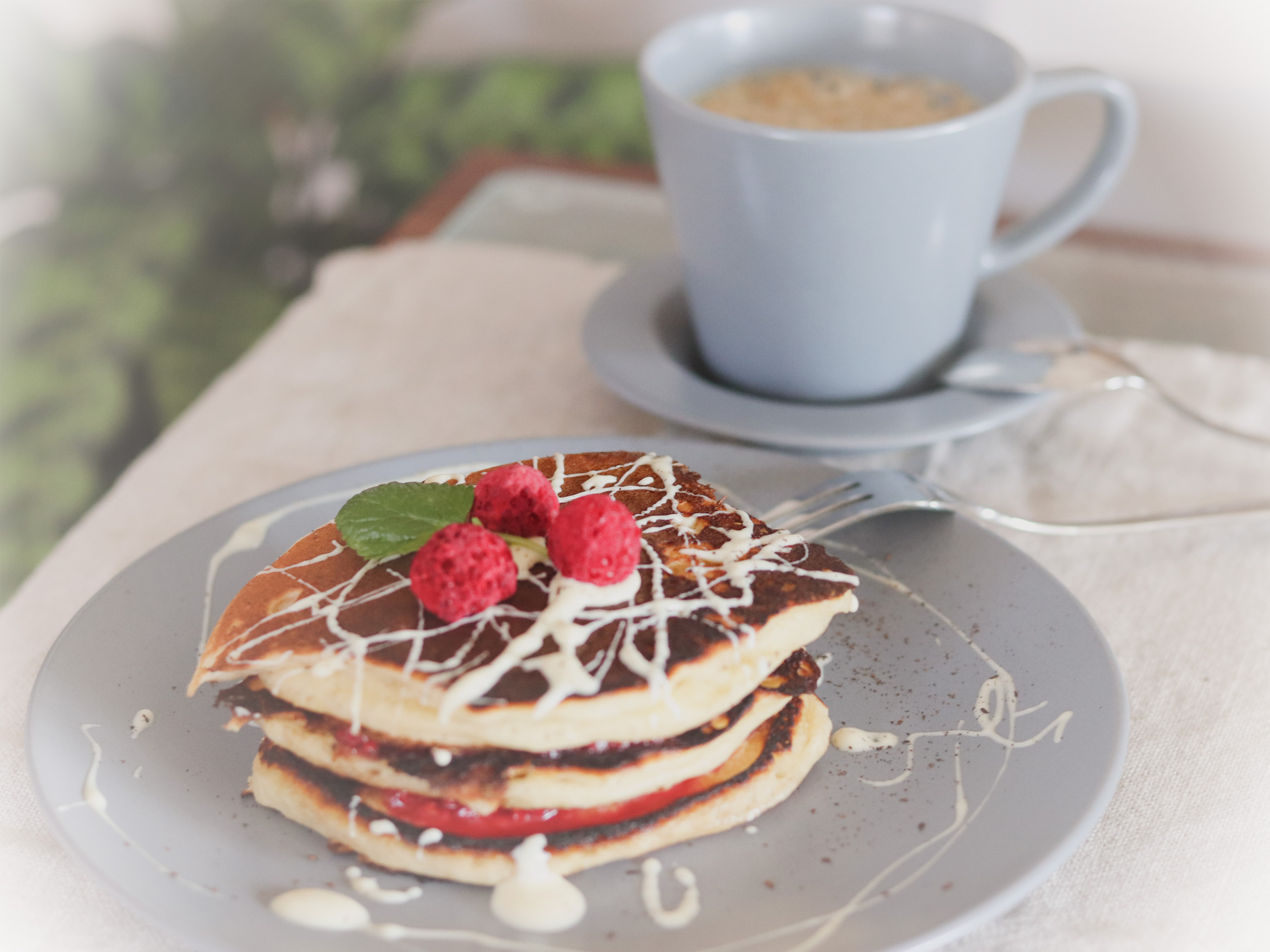 Vanille-Pancakes mit weißer Schokolade