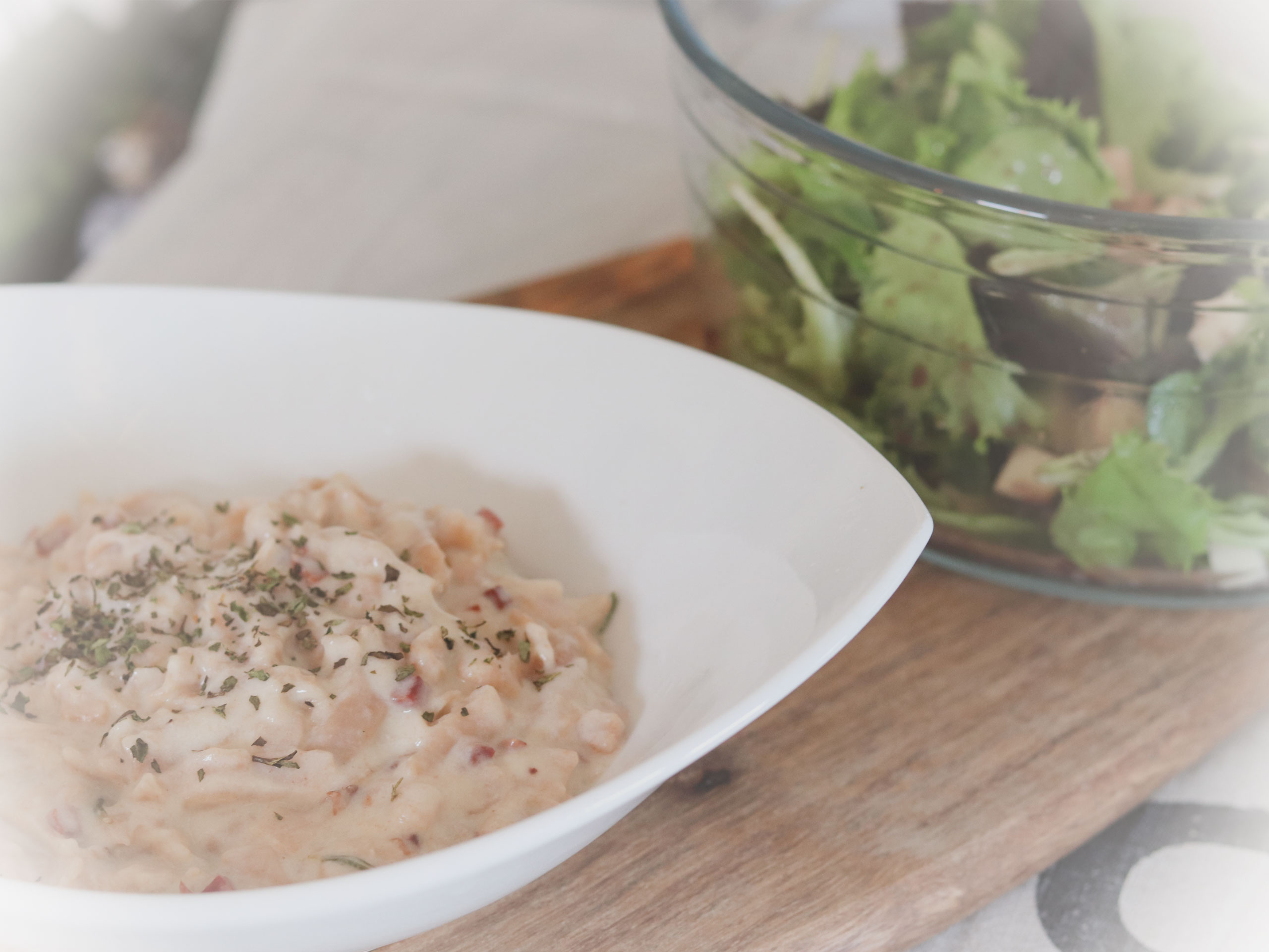 Cabonara mit frischer Pasta und Salat