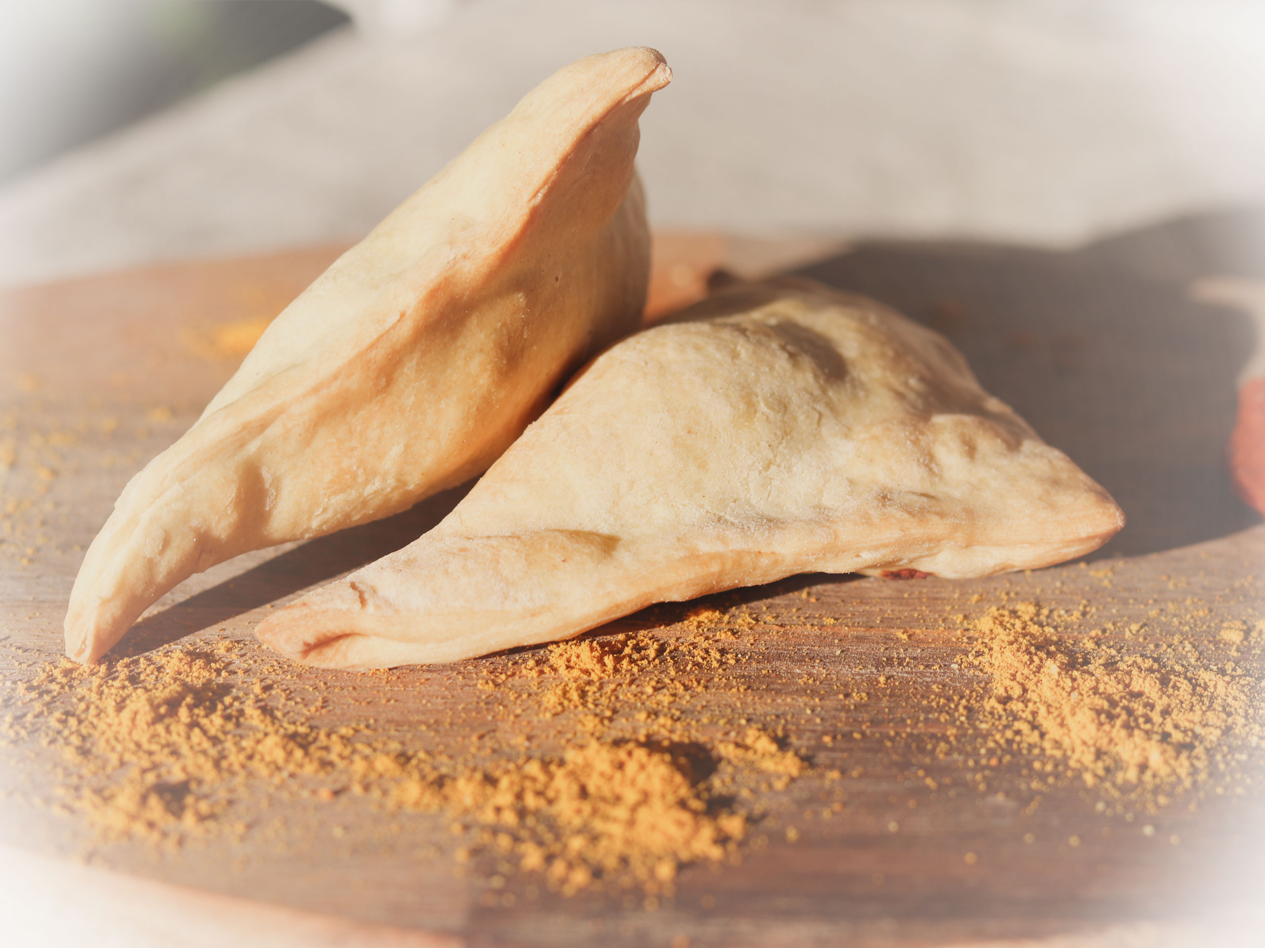 Zwei Samosas